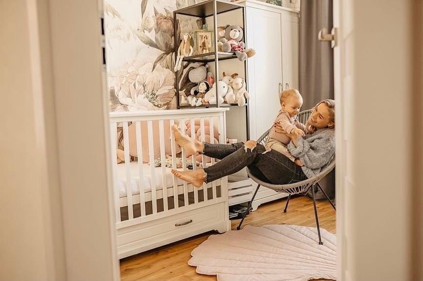 Novelies rostoucí dětská postýlka Melody 70x140 v elegantním designu, vhodná pro miminka i starší děti, s možností přeměny na junior postel